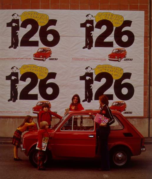 1972 -  Gli scenari di crisi economica impongono ai progettisti della Fiat nuove scelte : nasce la 126 (aveva tanti elementi meccanici in comune con la 127). Ne sono state prodotte quasi due milioni di esemplari